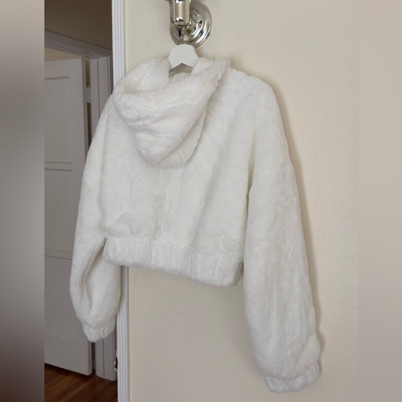short fur coat, white fur jacket - Picture 2 of 8